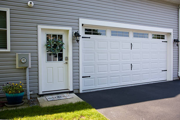 24/7 Emergency Garage Door Panel Replacement experts in Sacred Heart University, CT